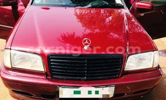 Sayi Na hannu Mercedes‒Benz C–Class Red Mota in Abalak a jihohin Tahoua Sayi Na hannu Mercedes‒Benz C–Class Red Mota in Abalak a jihohin Tahoua
