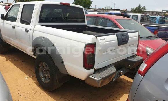 Sayi Na hannu Nissan Frontier White Mota in Abalak a jihohin Tahoua Sayi Na hannu Nissan Frontier White Mota in Abalak a jihohin Tahoua