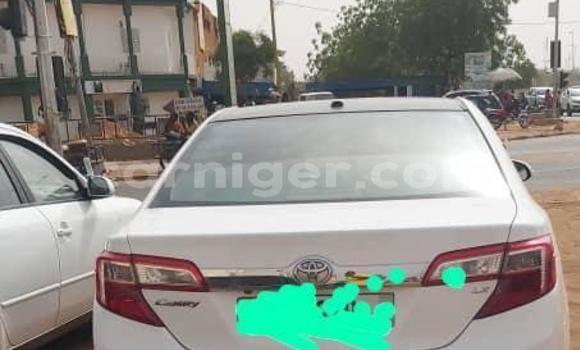 Sayi Na hannu Toyota Camry White Mota in Abalak a jihohin Tahoua Sayi Na hannu Toyota Camry White Mota in Abalak a jihohin Tahoua