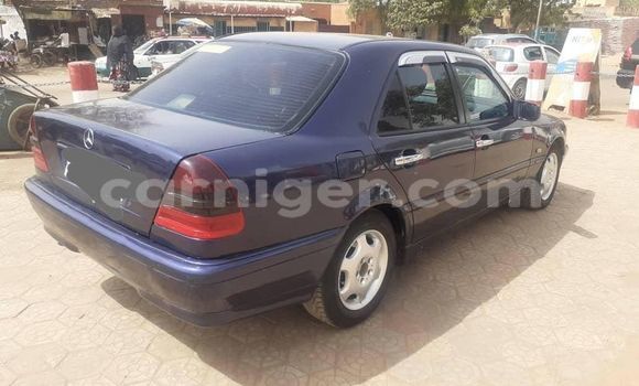 Sayi Na hannu Mercedes‒Benz C–Class Blue Mota in Niamey a Niamey Sayi Na hannu Mercedes‒Benz C–Class Blue Mota in Niamey a Niamey