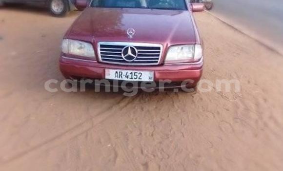 Sayi Na hannu Mercedes‒Benz C–Class Red Mota in Niamey a Niamey Sayi Na hannu Mercedes‒Benz C–Class Red Mota in Niamey a Niamey