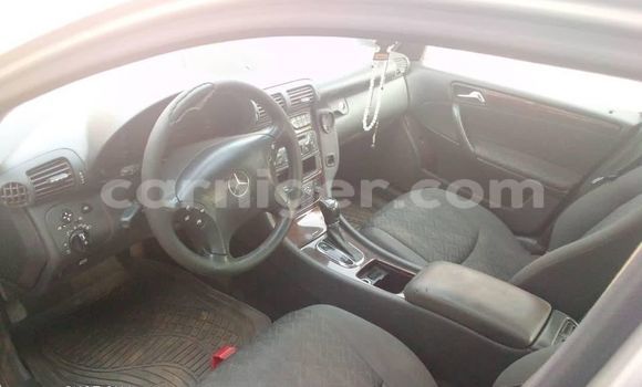 Sayi Na hannu Mercedes‒Benz C–Class Silver Mota in Niamey a Niamey Sayi Na hannu Mercedes‒Benz C–Class Silver Mota in Niamey a Niamey