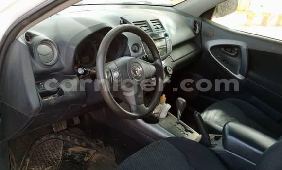 Acheter Occasion Voiture Toyota RAV4 Blanc à Niamey, Niamey Acheter Occasion Voiture Toyota RAV4 Blanc à Niamey, Niamey