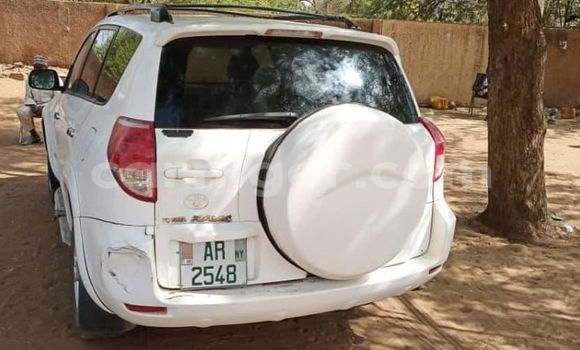 Acheter Occasion Voiture Toyota RAV4 Blanc à Niamey, Niamey Acheter Occasion Voiture Toyota RAV4 Blanc à Niamey, Niamey
