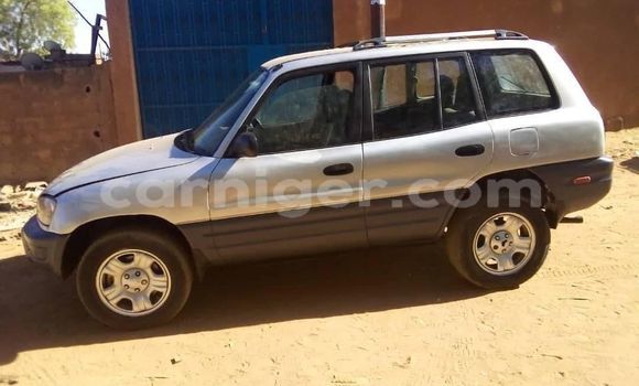 Acheter Occasion Voiture Toyota RAV4 Gris à Niamey, Niamey Acheter Occasion Voiture Toyota RAV4 Gris à Niamey, Niamey