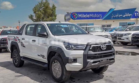 Sayi Sabo Toyota Hilux White Mota in Abalak a jihohin Tahoua Sayi Sabo Toyota Hilux White Mota in Abalak a jihohin Tahoua