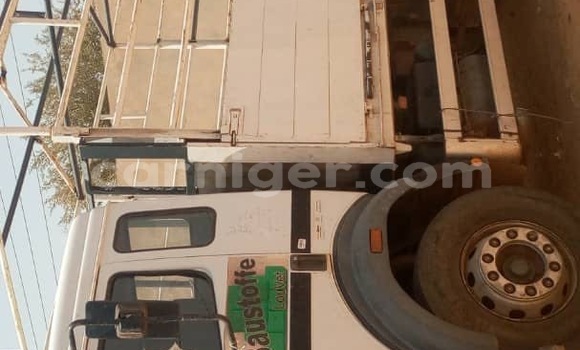 Acheter Occasion Voiture Mercedes Viano Blanc à Niamey, Niamey Acheter Occasion Voiture Mercedes Viano Blanc à Niamey, Niamey