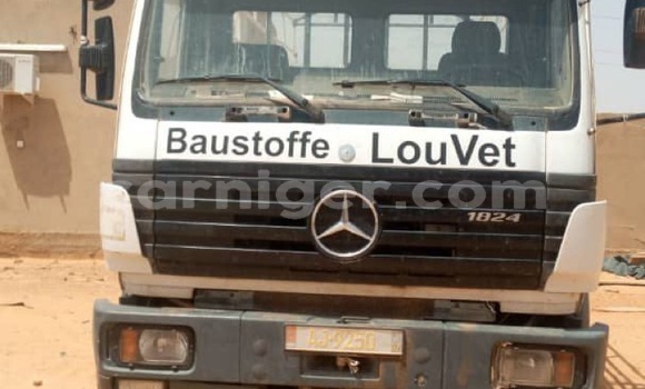 Acheter Occasion Voiture Mercedes Viano Blanc à Niamey, Niamey Acheter Occasion Voiture Mercedes Viano Blanc à Niamey, Niamey