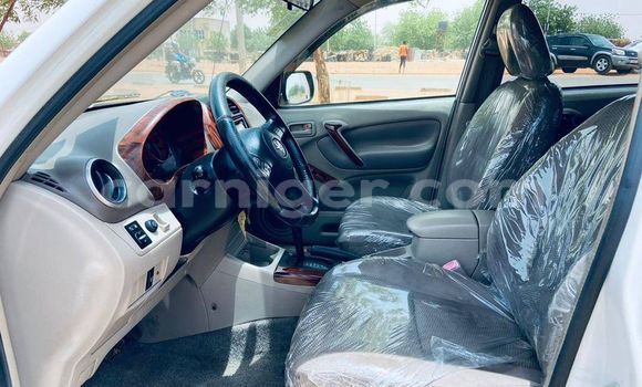 Sayi Na hannu Toyota RAV4 White Mota in Niamey a Niamey Sayi Na hannu Toyota RAV4 White Mota in Niamey a Niamey
