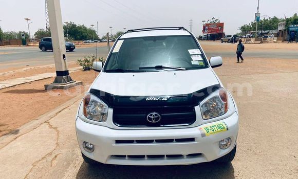 Sayi Na hannu Toyota RAV4 White Mota in Niamey a Niamey Sayi Na hannu Toyota RAV4 White Mota in Niamey a Niamey