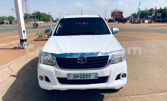 Sayi Na hannu Toyota Hilux White Mota in Niamey a Niamey Sayi Na hannu Toyota Hilux White Mota in Niamey a Niamey