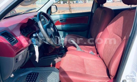 Sayi Na hannu Toyota Hilux White Mota in Niamey a Niamey Sayi Na hannu Toyota Hilux White Mota in Niamey a Niamey