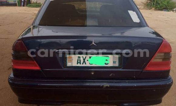 Sayi Na hannu Mercedes-Benz C180 coupe Black Mota in Niamey a Niamey Sayi Na hannu Mercedes-Benz C180 coupe Black Mota in Niamey a Niamey