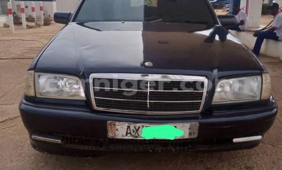 Sayi Na hannu Mercedes-Benz C180 coupe Black Mota in Niamey a Niamey Sayi Na hannu Mercedes-Benz C180 coupe Black Mota in Niamey a Niamey
