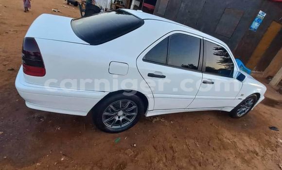 Acheter Occasion Voiture Mercedes Viano Blanc à Niamey, Niamey Acheter Occasion Voiture Mercedes Viano Blanc à Niamey, Niamey