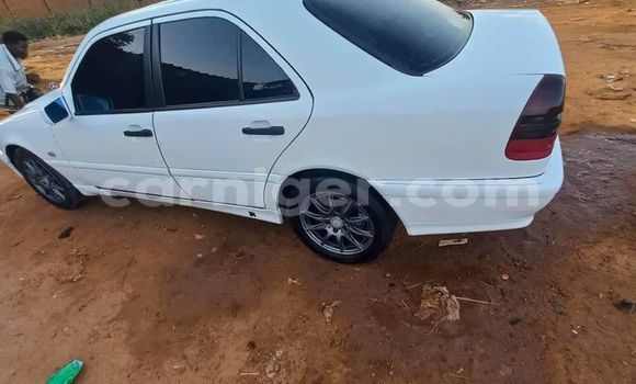 Acheter Occasion Voiture Mercedes Viano Blanc à Niamey, Niamey Acheter Occasion Voiture Mercedes Viano Blanc à Niamey, Niamey