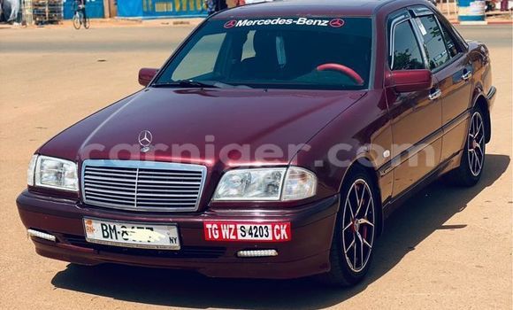 Sayi Na hannu Mercedes Viano Red Mota in Niamey a Niamey Sayi Na hannu Mercedes Viano Red Mota in Niamey a Niamey