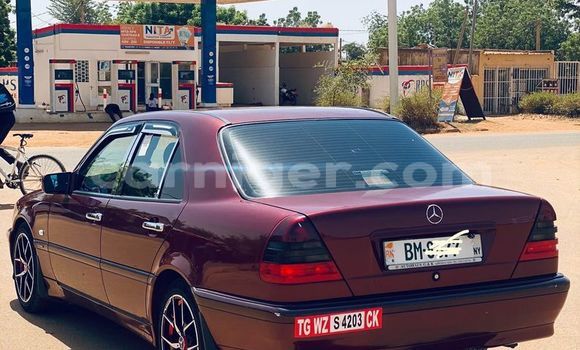 Sayi Na hannu Mercedes Viano Red Mota in Niamey a Niamey Sayi Na hannu Mercedes Viano Red Mota in Niamey a Niamey