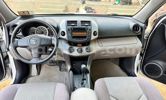 Sayi Na hannu Toyota RAV4 White Mota in Aguie a Maradi Sayi Na hannu Toyota RAV4 White Mota in Aguie a Maradi