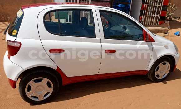 Sayi Na hannu Toyota Yaris White Mota in Ayorou a Tillabery Sayi Na hannu Toyota Yaris White Mota in Ayorou a Tillabery