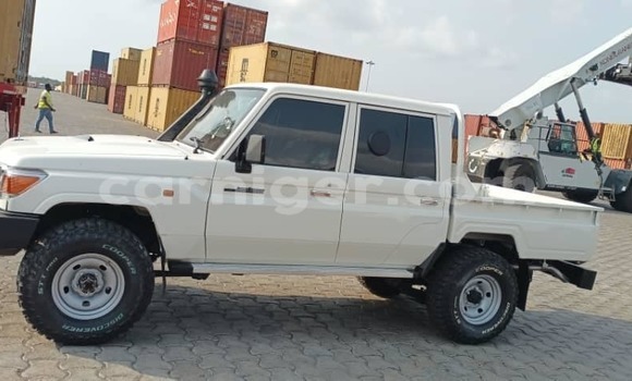 Sayi Na hannu Toyota Land Cruiser White Mota in Arlit a Agadez Sayi Na hannu Toyota Land Cruiser White Mota in Arlit a Agadez