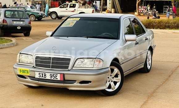 Sayi Sabo Mercedes‒Benz C-klasse Silver Mota in Niamey a Niamey Sayi Sabo Mercedes‒Benz C-klasse Silver Mota in Niamey a Niamey