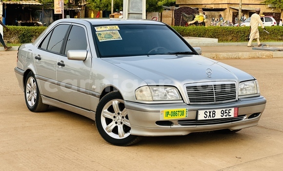 Sayi Sabo Mercedes‒Benz C-klasse Silver Mota in Niamey a Niamey Sayi Sabo Mercedes‒Benz C-klasse Silver Mota in Niamey a Niamey