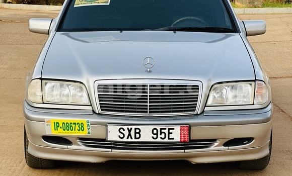 Sayi Sabo Mercedes‒Benz C-klasse Silver Mota in Niamey a Niamey Sayi Sabo Mercedes‒Benz C-klasse Silver Mota in Niamey a Niamey