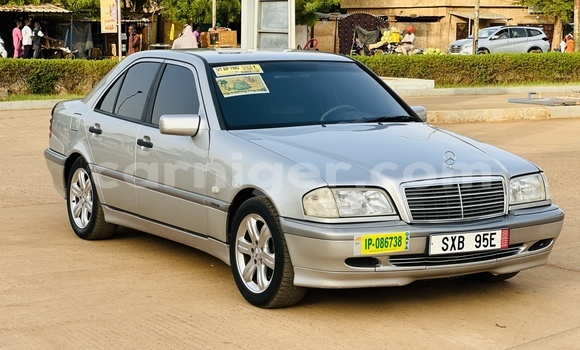 Sayi Sabo Mercedes‒Benz C-klasse Silver Mota in Niamey a Niamey Sayi Sabo Mercedes‒Benz C-klasse Silver Mota in Niamey a Niamey