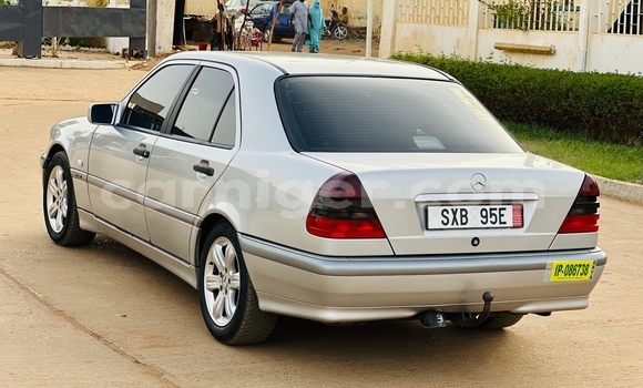 Sayi Sabo Mercedes‒Benz C-klasse Silver Mota in Niamey a Niamey Sayi Sabo Mercedes‒Benz C-klasse Silver Mota in Niamey a Niamey
