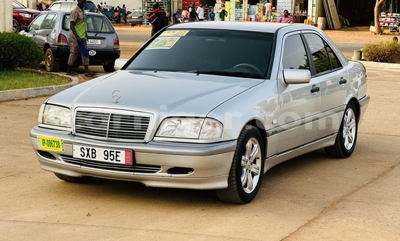 Sayi Sabo Mercedes‒Benz C-klasse Silver Mota in Niamey a Niamey Sayi Sabo Mercedes‒Benz C-klasse Silver Mota in Niamey a Niamey