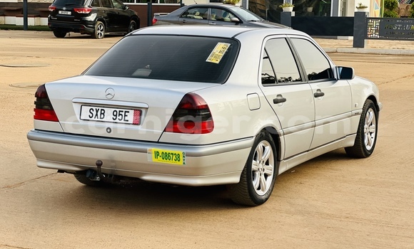 Sayi Sabo Mercedes‒Benz C-klasse Silver Mota in Niamey a Niamey Sayi Sabo Mercedes‒Benz C-klasse Silver Mota in Niamey a Niamey