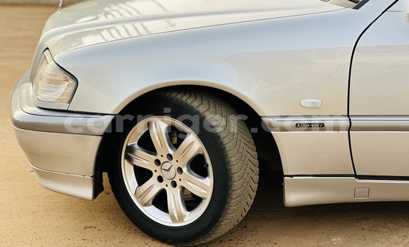 Sayi Sabo Mercedes‒Benz C-klasse Silver Mota in Niamey a Niamey Sayi Sabo Mercedes‒Benz C-klasse Silver Mota in Niamey a Niamey