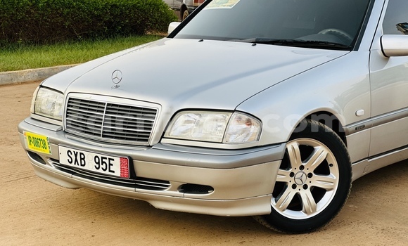 Sayi Sabo Mercedes‒Benz C-klasse Silver Mota in Niamey a Niamey Sayi Sabo Mercedes‒Benz C-klasse Silver Mota in Niamey a Niamey