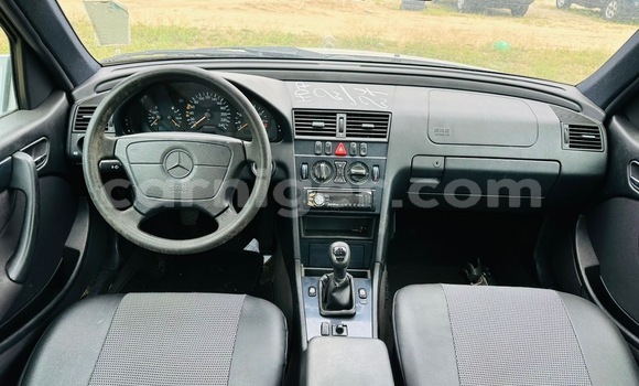 Sayi Sabo Mercedes‒Benz C-klasse Silver Mota in Niamey a Niamey Sayi Sabo Mercedes‒Benz C-klasse Silver Mota in Niamey a Niamey