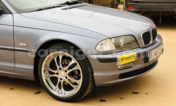 Sayi Sabo BMW 315 Blue Mota in Niamey a Niamey Sayi Sabo BMW 315 Blue Mota in Niamey a Niamey