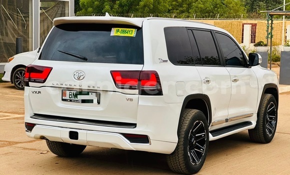 Sayi Na hannu Toyota Land Cruiser White Mota in Niamey a Niamey Sayi Na hannu Toyota Land Cruiser White Mota in Niamey a Niamey