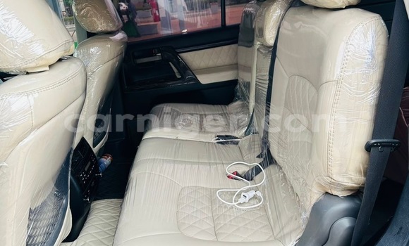 Sayi Na hannu Toyota Land Cruiser White Mota in Niamey a Niamey Sayi Na hannu Toyota Land Cruiser White Mota in Niamey a Niamey