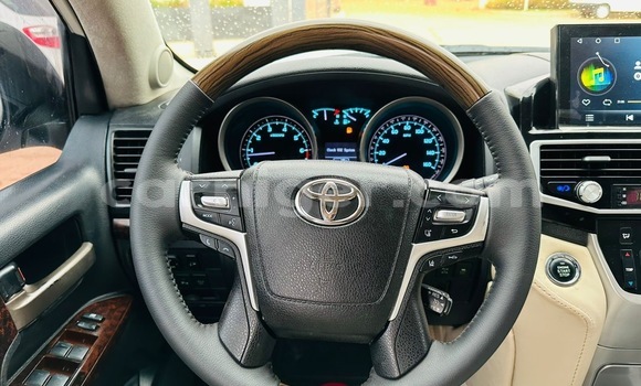 Sayi Na hannu Toyota Land Cruiser White Mota in Niamey a Niamey Sayi Na hannu Toyota Land Cruiser White Mota in Niamey a Niamey