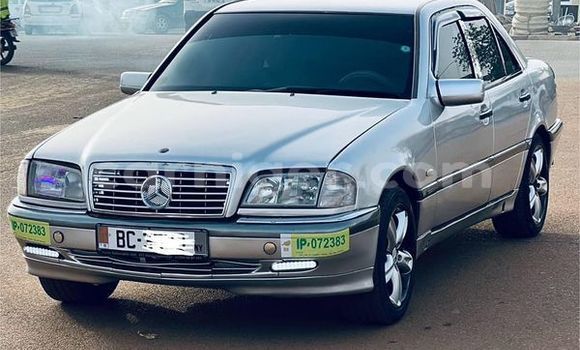 Sayi Na hannu Mercedes-Benz C180 coupe Other Mota in Niamey a Niamey Sayi Na hannu Mercedes-Benz C180 coupe Other Mota in Niamey a Niamey