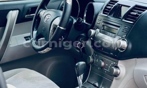 Sayi Na hannu Toyota Highlander Silver Mota in Niamey a Niamey Sayi Na hannu Toyota Highlander Silver Mota in Niamey a Niamey