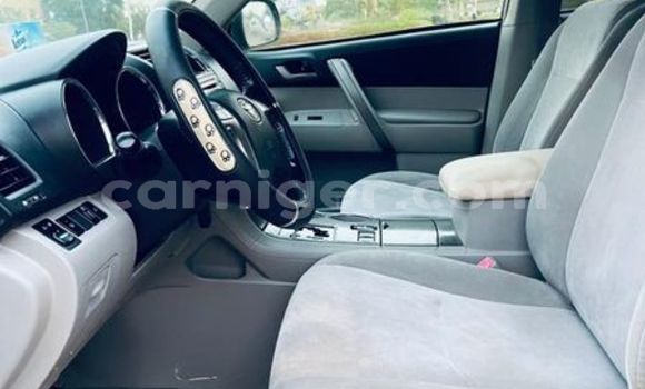 Sayi Na hannu Toyota Highlander Silver Mota in Niamey a Niamey Sayi Na hannu Toyota Highlander Silver Mota in Niamey a Niamey