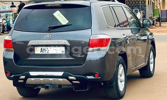 Sayi Na hannu Toyota Highlander Silver Mota in Niamey a Niamey Sayi Na hannu Toyota Highlander Silver Mota in Niamey a Niamey