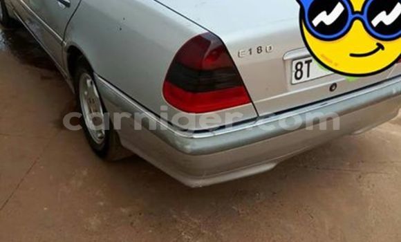 Sayi Na hannu Mercedes‒Benz C–Class Silver Mota in Niamey a Niamey Sayi Na hannu Mercedes‒Benz C–Class Silver Mota in Niamey a Niamey