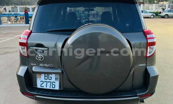 Sayi Na hannu Toyota RAV4 Brown Mota in Niamey a Niamey Sayi Na hannu Toyota RAV4 Brown Mota in Niamey a Niamey