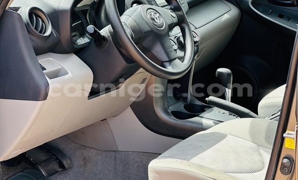 Sayi Na hannu Toyota RAV4 Brown Mota in Niamey a Niamey Sayi Na hannu Toyota RAV4 Brown Mota in Niamey a Niamey