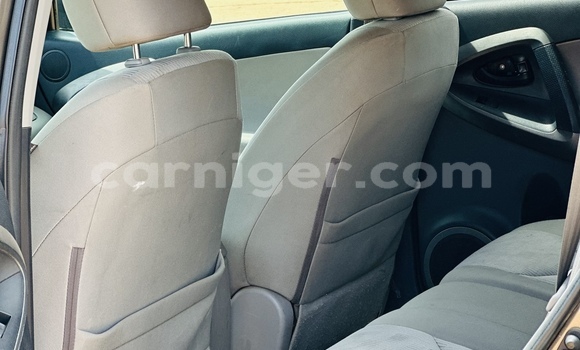 Sayi Na hannu Toyota RAV4 Brown Mota in Niamey a Niamey Sayi Na hannu Toyota RAV4 Brown Mota in Niamey a Niamey