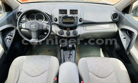 Sayi Na hannu Toyota RAV4 Brown Mota in Niamey a Niamey Sayi Na hannu Toyota RAV4 Brown Mota in Niamey a Niamey