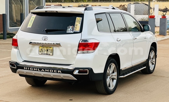 Sayi Sabo Toyota Highlander White Mota in Niamey a Niamey Sayi Sabo Toyota Highlander White Mota in Niamey a Niamey