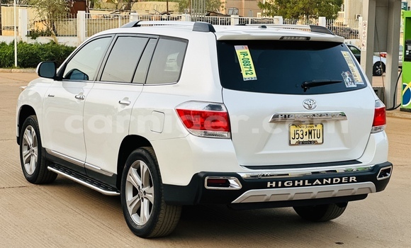 Sayi Sabo Toyota Highlander White Mota in Niamey a Niamey Sayi Sabo Toyota Highlander White Mota in Niamey a Niamey